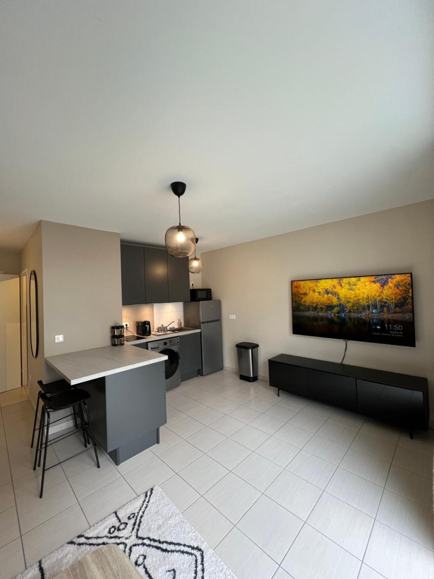 Charmant Studio En Residence Avec Parking Bussy-Saint-Georges Zewnętrze zdjęcie